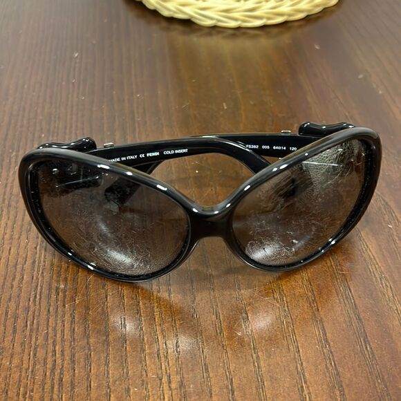 FENDI Buckle Tinted Sunglasses Guc - Picture 12 of 17